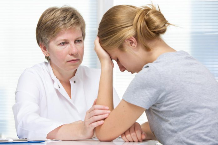 vrouw ziet het niet meer zitten